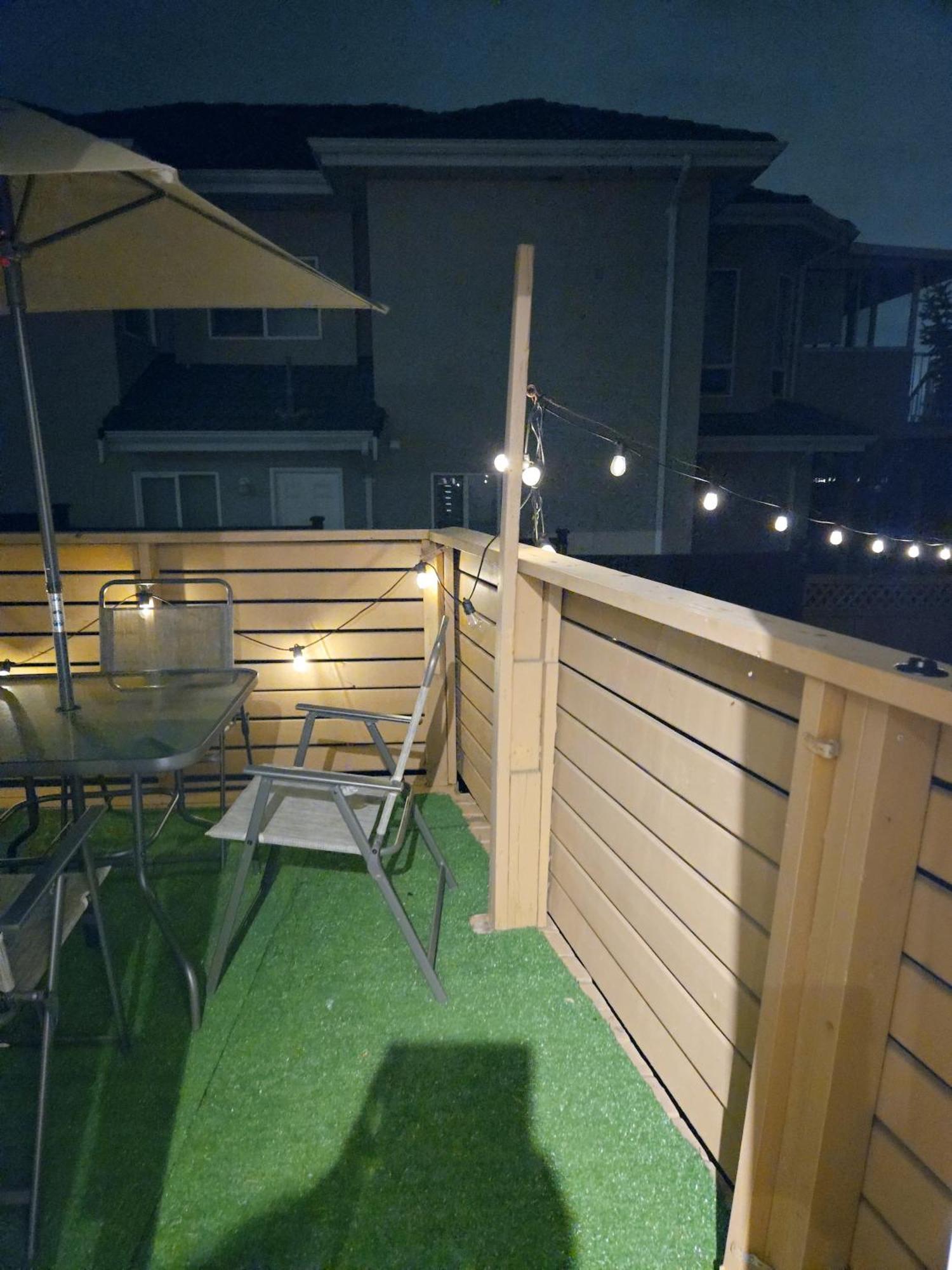 Cozy Stylish Black & White Design Room In The Heart Of Vancouver! Private Parking, Self Check-In & Just 4 Mins To Metrotown! Esterno foto