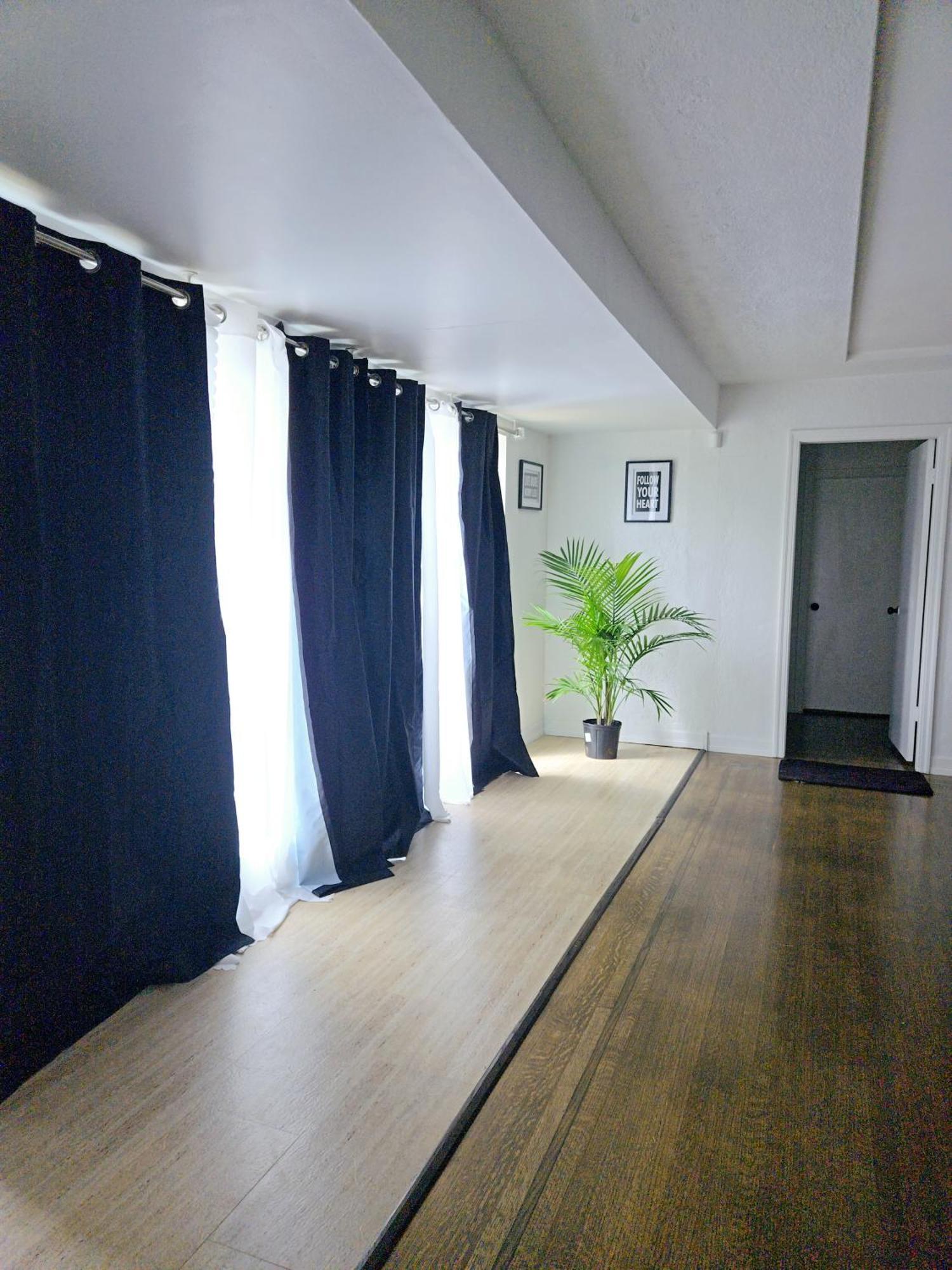 Cozy Stylish Black & White Design Room In The Heart Of Vancouver! Private Parking, Self Check-In & Just 4 Mins To Metrotown! Esterno foto